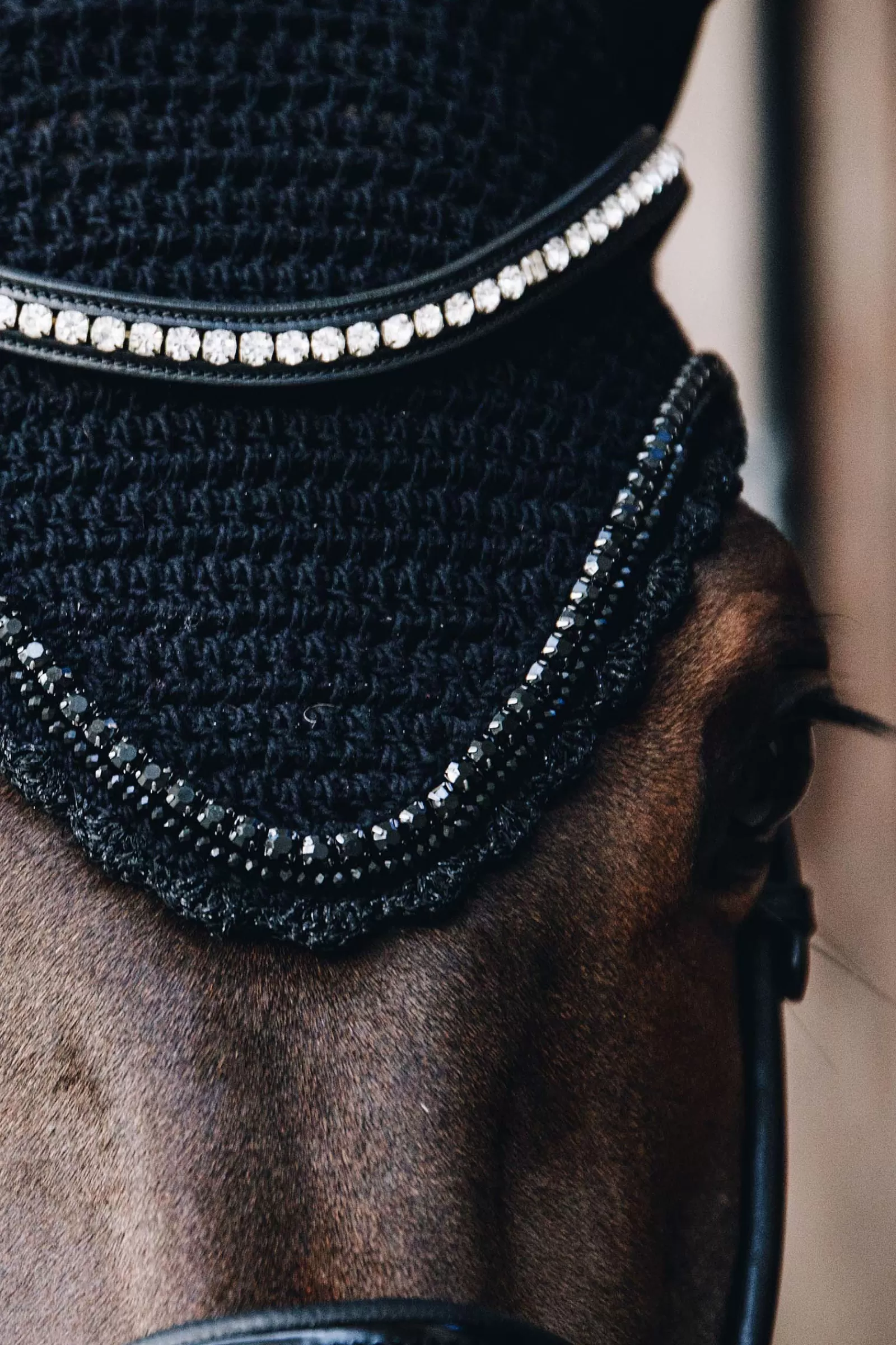 kentucky Horsewear Aania Vaimentava Korvahuppu Timanteilla Ja Helmilla, Pitka Malli Black Store